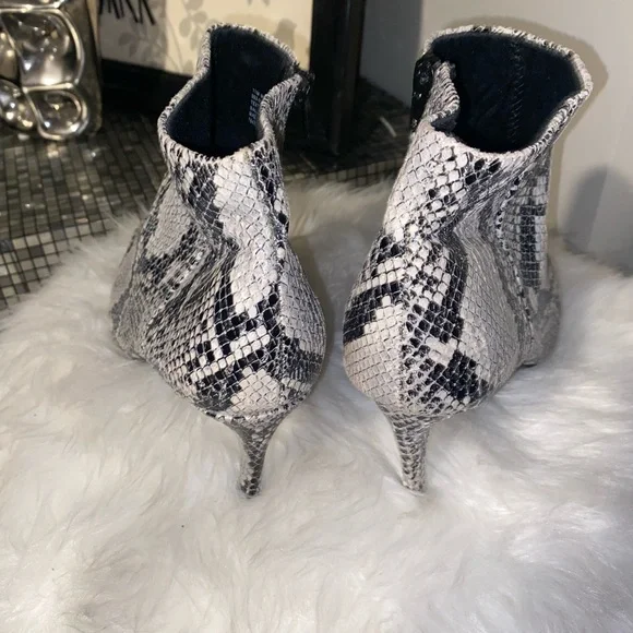 Worthington Gray and Black Ankle Booties Snakeskin Print - Picture 5 of 9